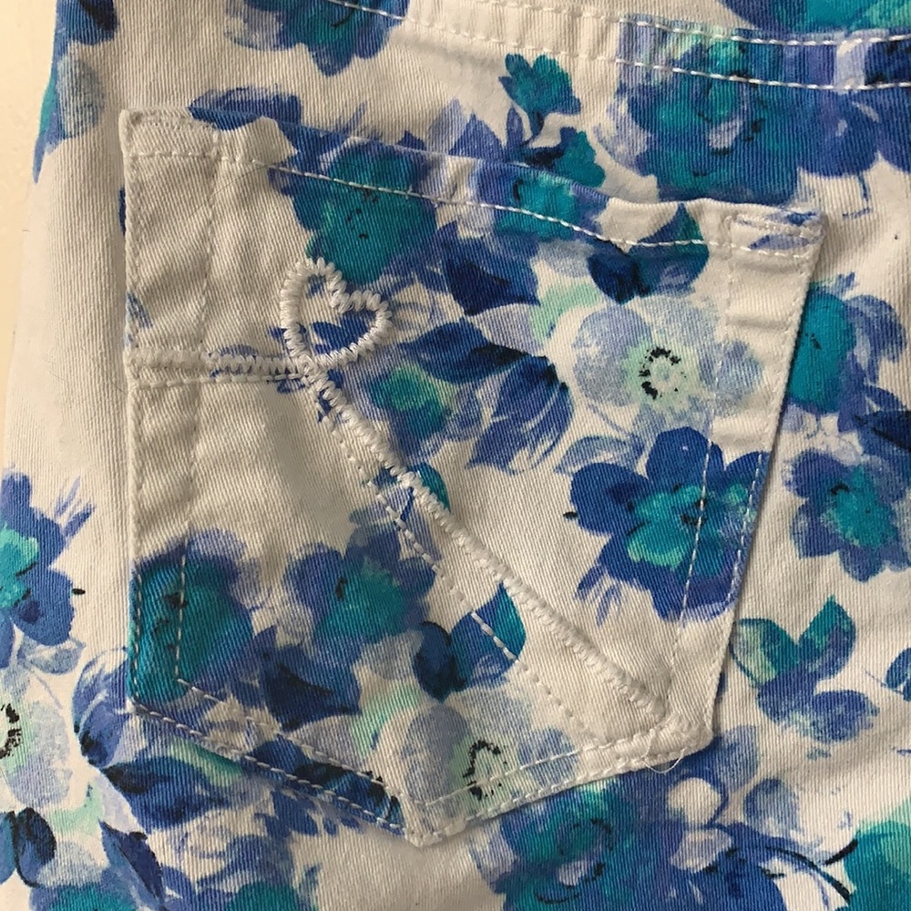 🌷3 for$25🌷1989 Place, US 14 (Kid’s) White, Blue & Turquoise Floral Shorts - Picture 5 of 11